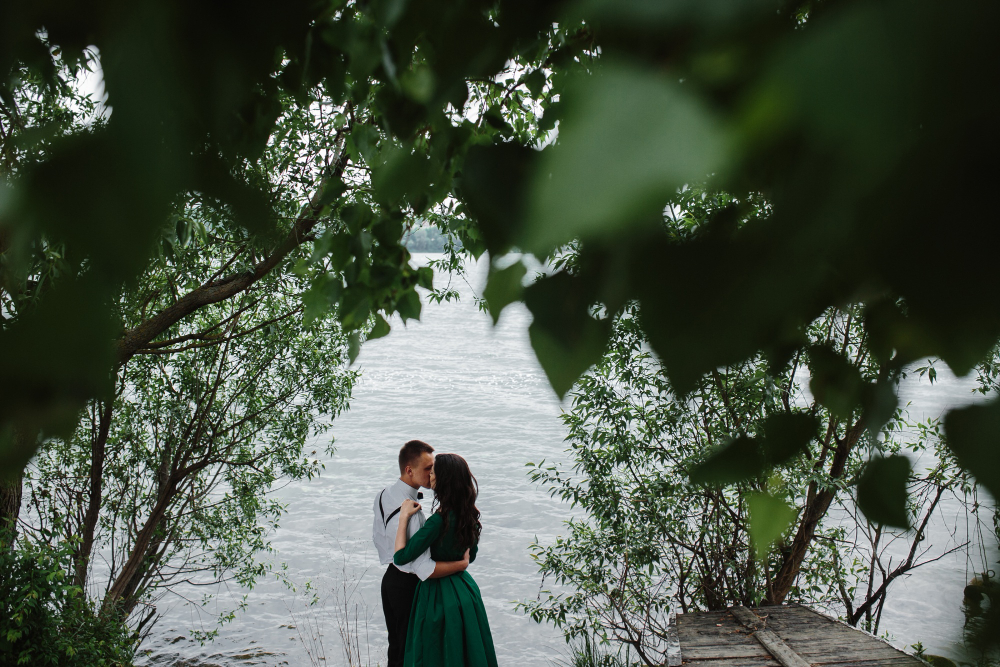 Places Special for the Couple pre wadding photoshoot in London a Special Place near the lake
